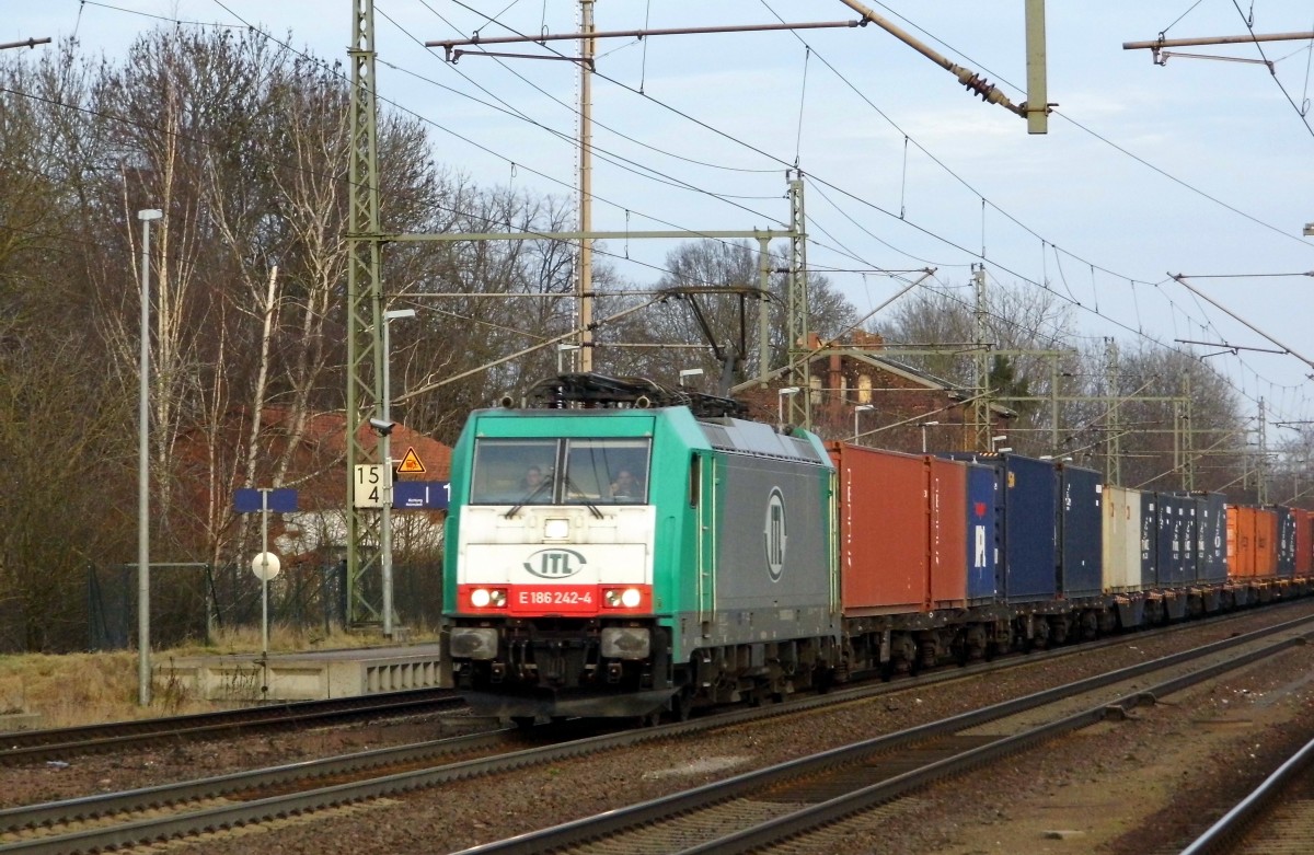  Am 07.03.2015 kam die E 186 242-4 von der ITL aus Richtung Magdeburg nach Niederndodeleben und fuhr weiter in Richtung Braunschweig .