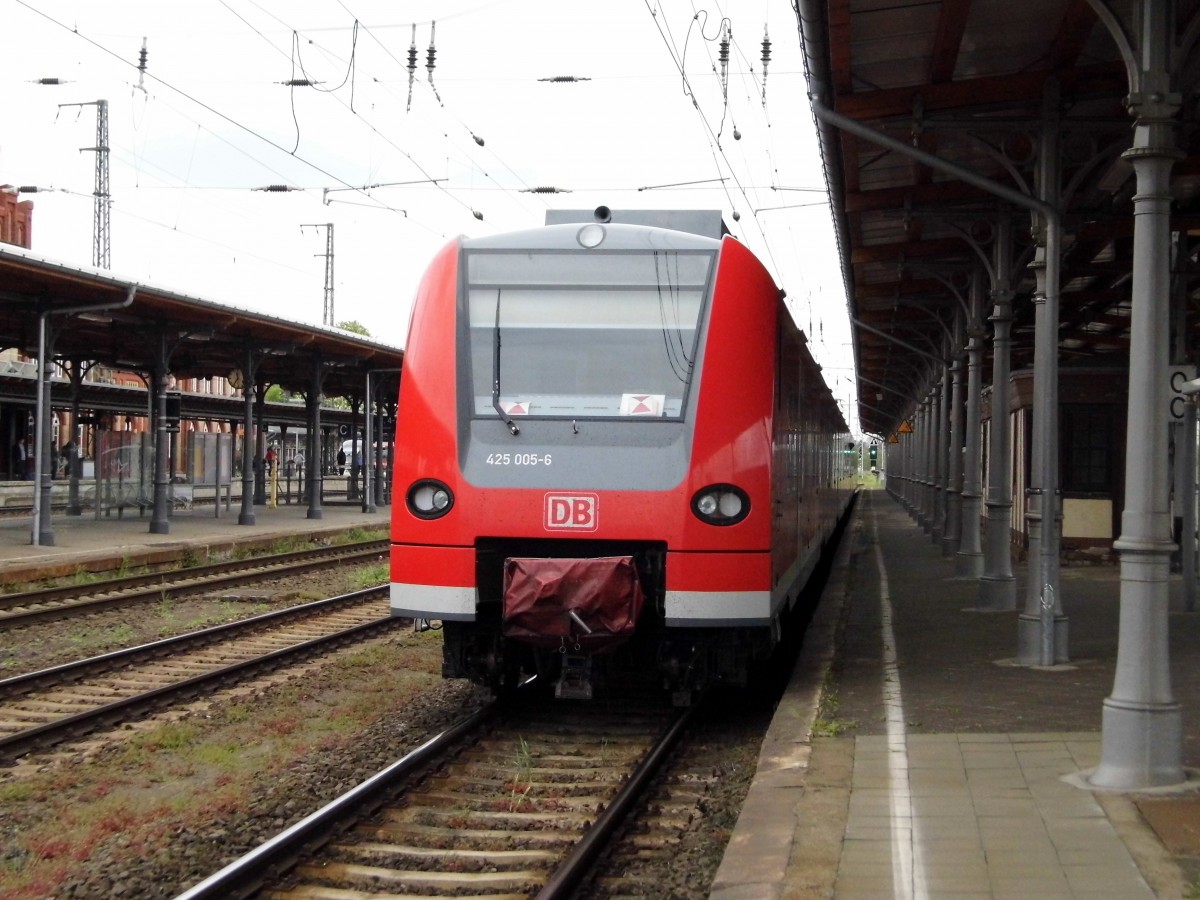 15.05.2015 standen die 425 504-8 und die 425 005-6 von der DB in Stendal .