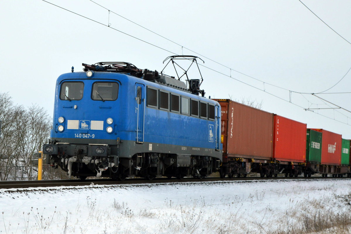 Am 01.02.2021 kam die 140 047-9 von METRANS (PRESS) aus Richtung Salzwedel und fuhr weiter in Richtung Stendal .