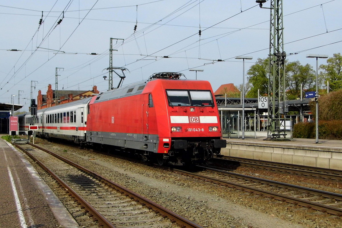 Am 01.05.2017 kam die 101 043-8 von    DB Fernverkehr AG, aus Richtung Braunschweig  nach Stendal und fuhr weiter in Richtung Berlin .