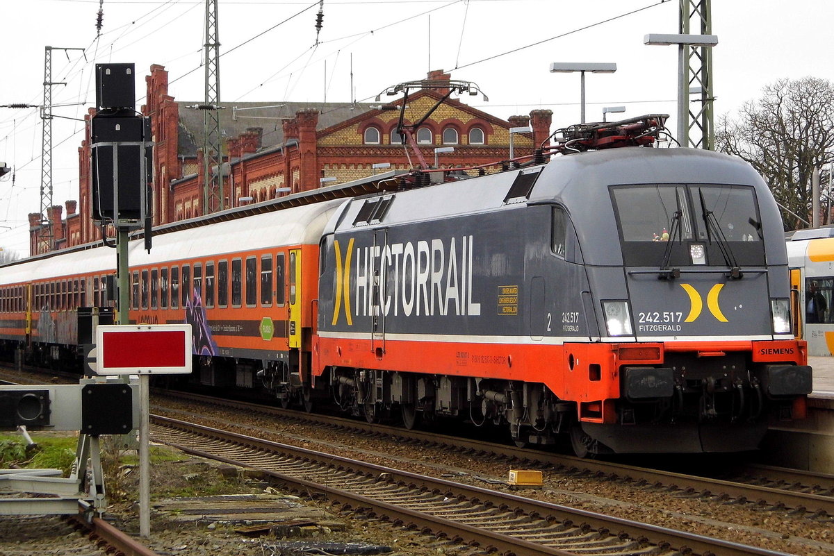 Am 01.12.2017 stand die  242.517 ( 182 517-3 ) von   Hector Rail AB, Danderyd  in Stendal .