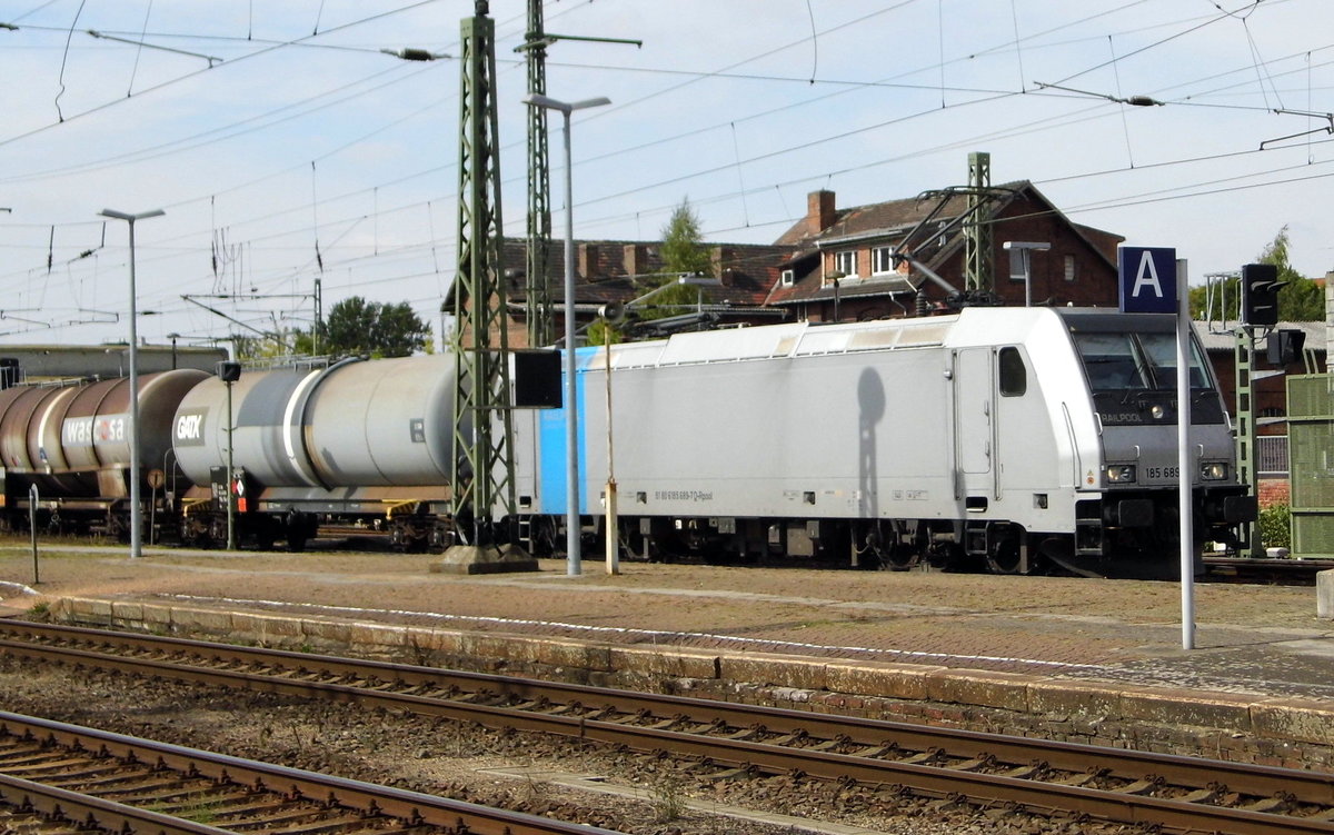 Am 02 .09.2016 kam die 185 689-7 von der HSL Logistik ( Railpool) aus Richtung Salzwedel nach Stendal und fuhr weiter in Richtung Berlin .