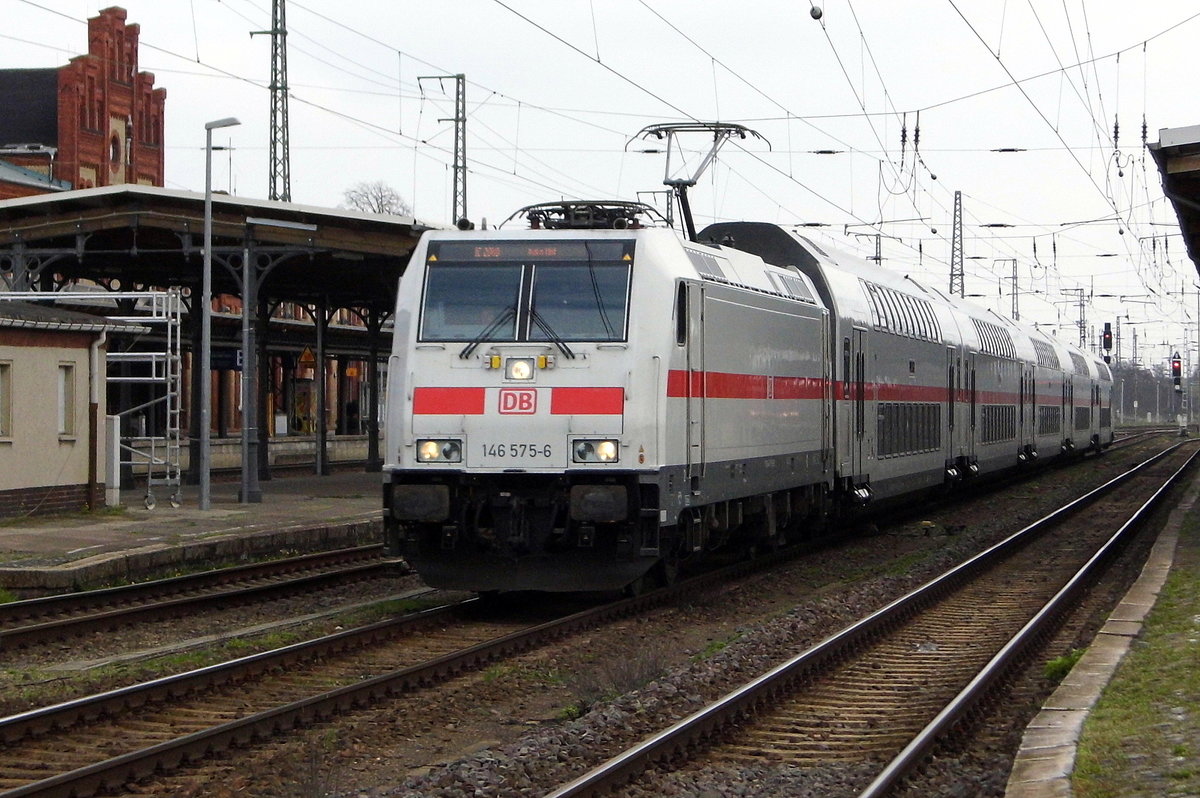 Am 02.04.2017 kam die 146 575-6 von DB Fernverkehr aus Richtung Magdeburg nach Stendal und fuhr weiter in Richtung Braunschweig .