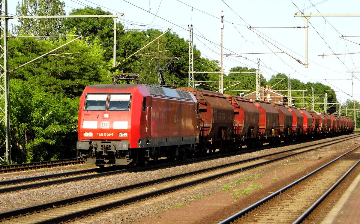 Am 02.06.2017 kam die 145 014-7 von der DB Cargo Deutschland AG, aus Richtung Magdeburg nach Niederndodeleben und fuhr weiter in Richtung Braunschweig .