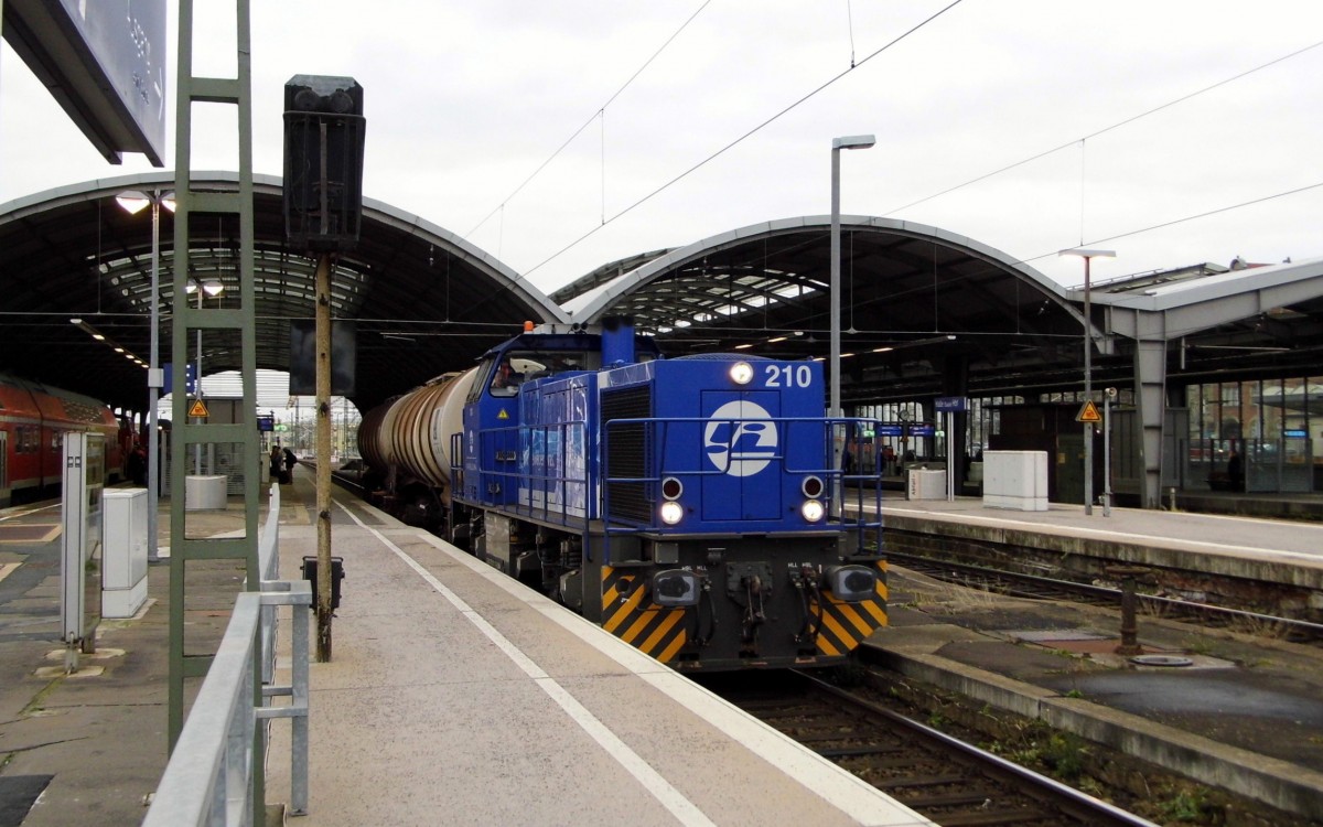 Am 02.12.2015 in Halle (Saale) Hbf stand  die 275 013-1 von der INFALEUNA .