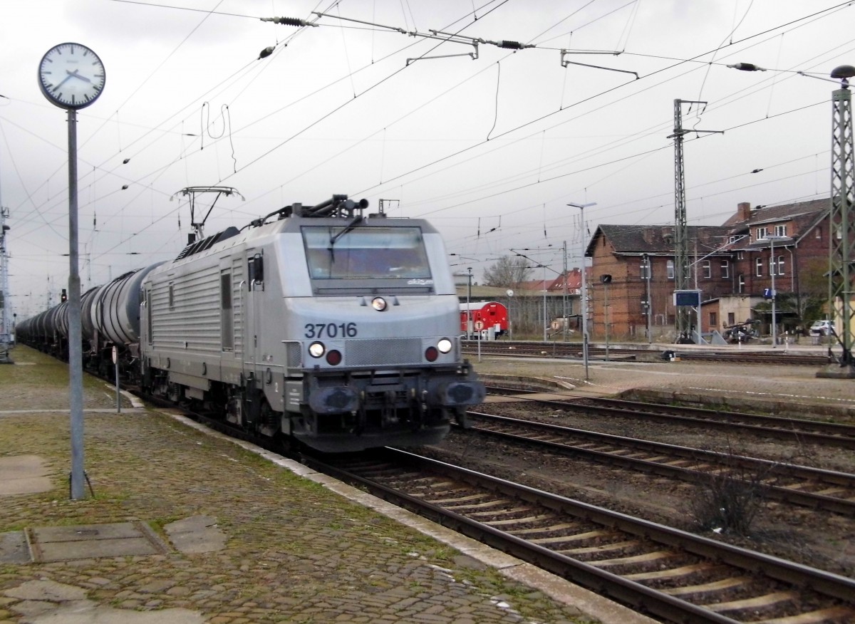 Am 03.04.2015 kam die 37016   aus Richtung Salzwedel   nach Stendal und fuhr weiter in Richtung Magdeburg.
