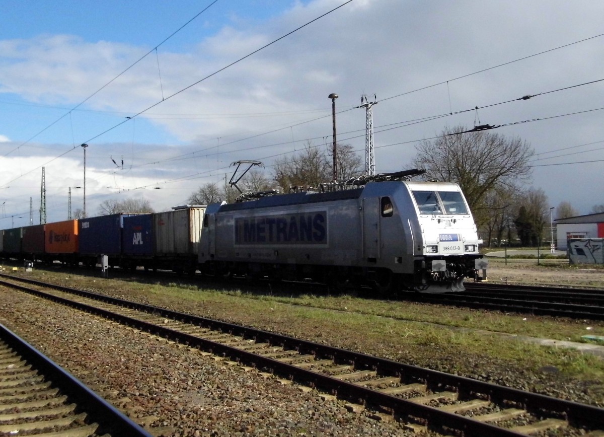 Am 03.04.2015 kam die 386 012-9 von der METRANS aus Richtung Magdeburg nach Stendal und fuhr weiter in Richtung  Salzwedel.
