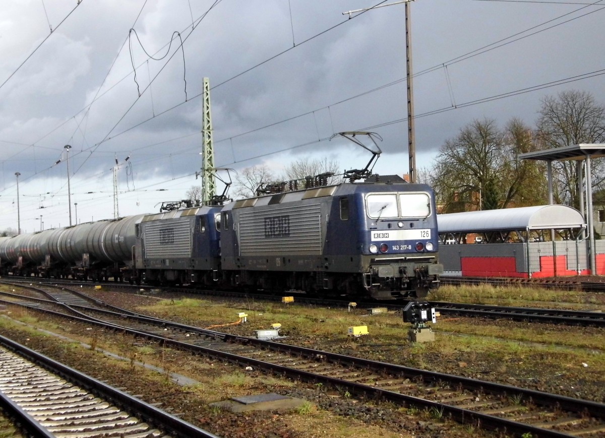 Am 03.04.2015 kamen die 143 916-5 Lok 108 und die 143 217-8 Lok 126 von der RBH  aus Richtung Berlin nach Stendal und fuhr weiter in Richtung Hannover .