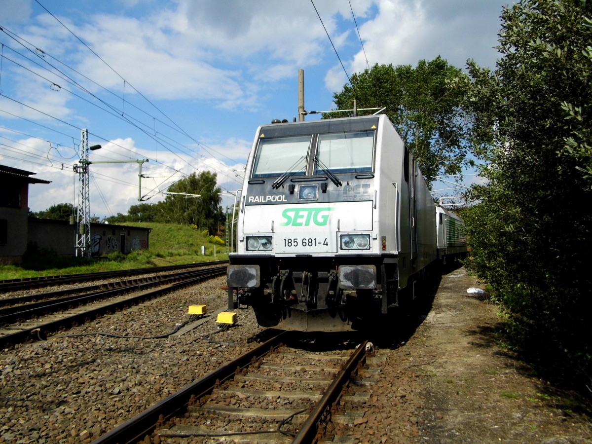 Am 04.08.2015 waren E 189 -822 von der SETG (Steiermarkbahn) und die 185 681-4 von der SETG (Railpool) in Borstel abgestellt .