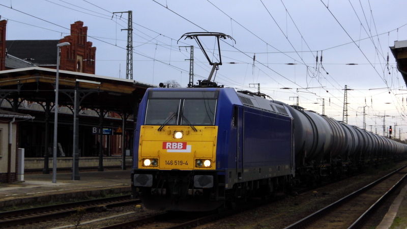 Am 04.11.2014 kam die 146 519-4  von der RBB aus Richtung Magdeburg nach Stendal und fuhr weiter in Richtung Salzwedel .