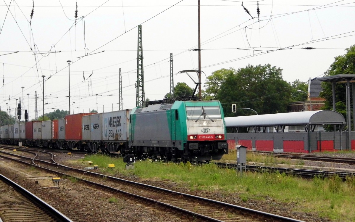 Am 05 .07.2015 kam die E 186 246-5 von der ITLaus Richtung Magdeburg nach Stendal und fuhr weiter in Richtung Salzwedel .