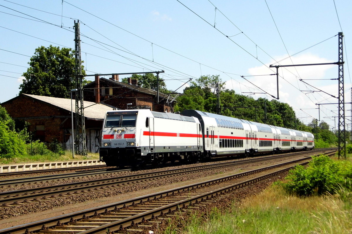 Am 05.06.2016 kam die 146 551-7 aus Richtung Magdeburg nach Niederndodeleben und fuhr weiter in Richtung Braunschweig .