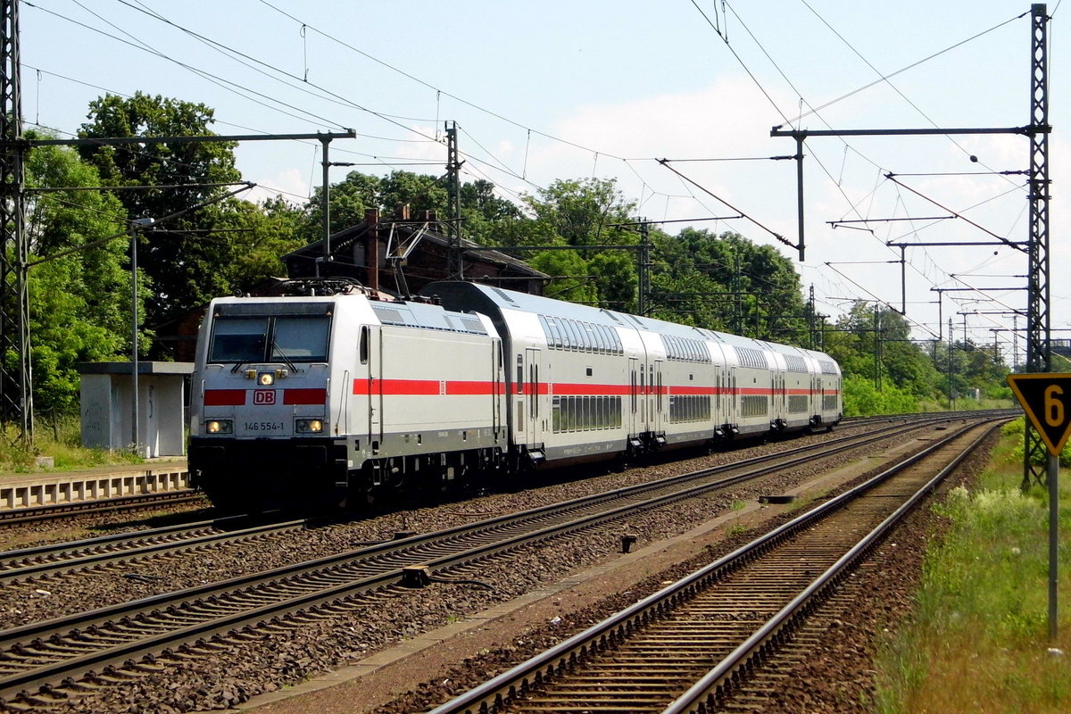 Am 05.06.2016 kam die 146 554-1 aus Richtung Magdeburg nach Niederndodeleben und fuhr weiter in Richtung Braunschweig .