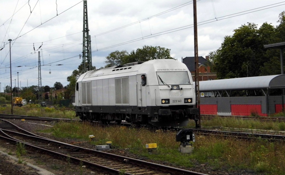 Am 05.09.2015 Rangierfahrt von der 223 143 von der nordic-rail-service in Stendal 