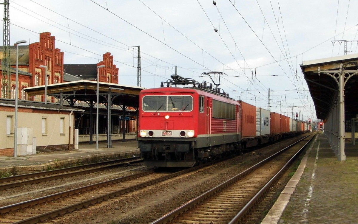 Am 05.12.2015 kam MEG 701 (155 124) aus Richtung Magdeburg nach Stendal und fuhr weiter nach Wittenberge.