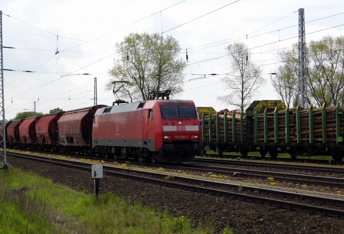 Am 06.05.2015 kam die 152 039-4 von der DB aus Richtung Stendal  nach Borstel und fuhr weiter in Richtung Wittenberge  .
