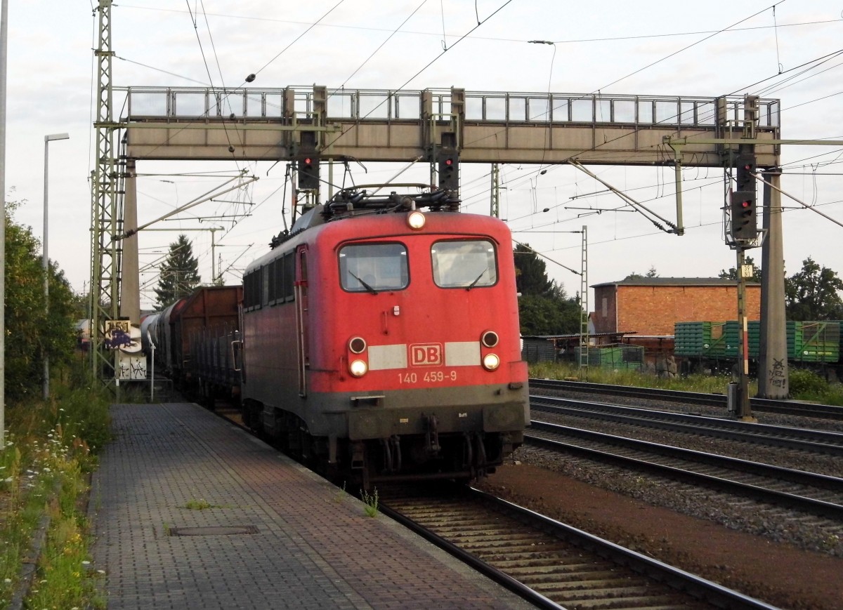 Am 06.08.2015 kam die 140 459-9 von der DB aus Richtung Braunschweig nach Niederndodeleben und fuhr weiter in Richtung Magdeburg .