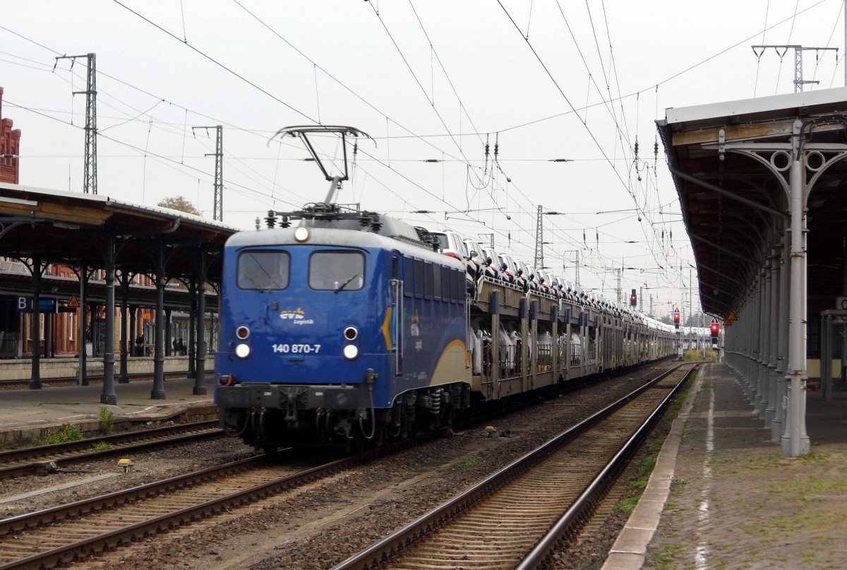 Am 06.10.2015 kam die 140 870-7 von der evb Logistik aus Richtung Magdeburg nach Stendal und fuhr weiter in Richtung Wittenberge .