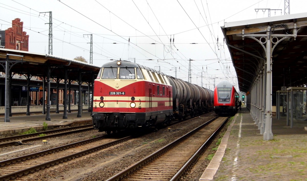 Am 06.10.2015 kam die 228 321-6  von der CLR aus Richtung Magdeburg nach Stendal und fuhr weiter in Richtung Wittenberge .