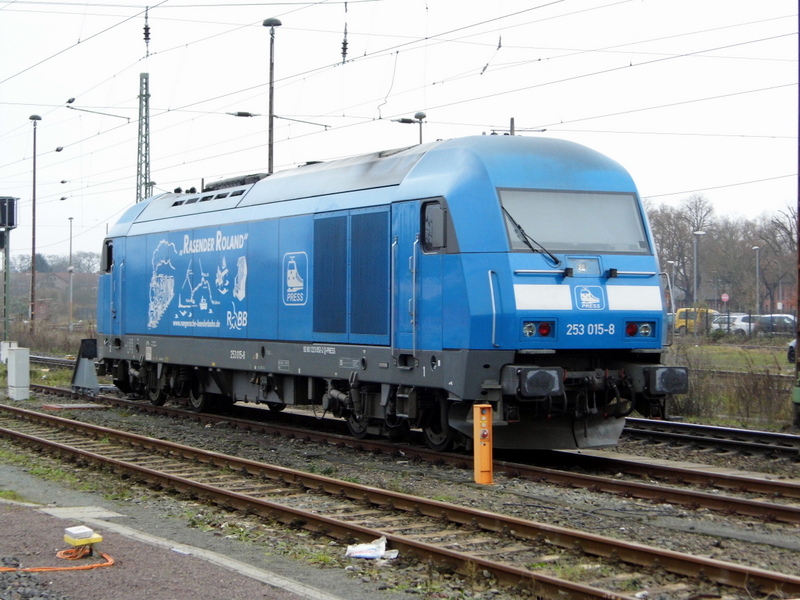 Am 06.12.2014 war die 253 015-8 von der Eisenbahn-Bau- und Betriebsgesellschaft Pressnitztalbahn mbH-Press in Stendal abgestellt . 