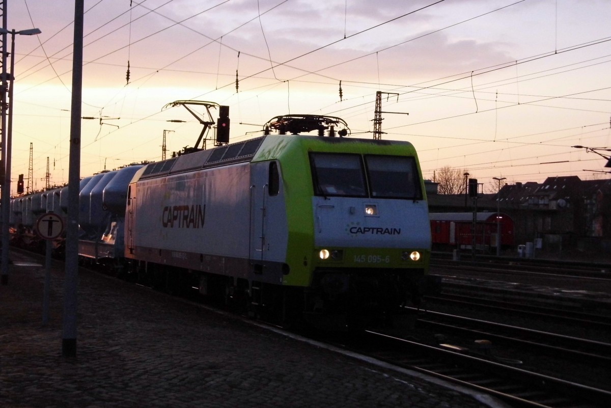 Am 07.03.2016 kam die 145 095-6 von   CAPTRAIN   aus Richtung Hannover nach Stendal und fuhr weiter in Richtung Magdeburg.