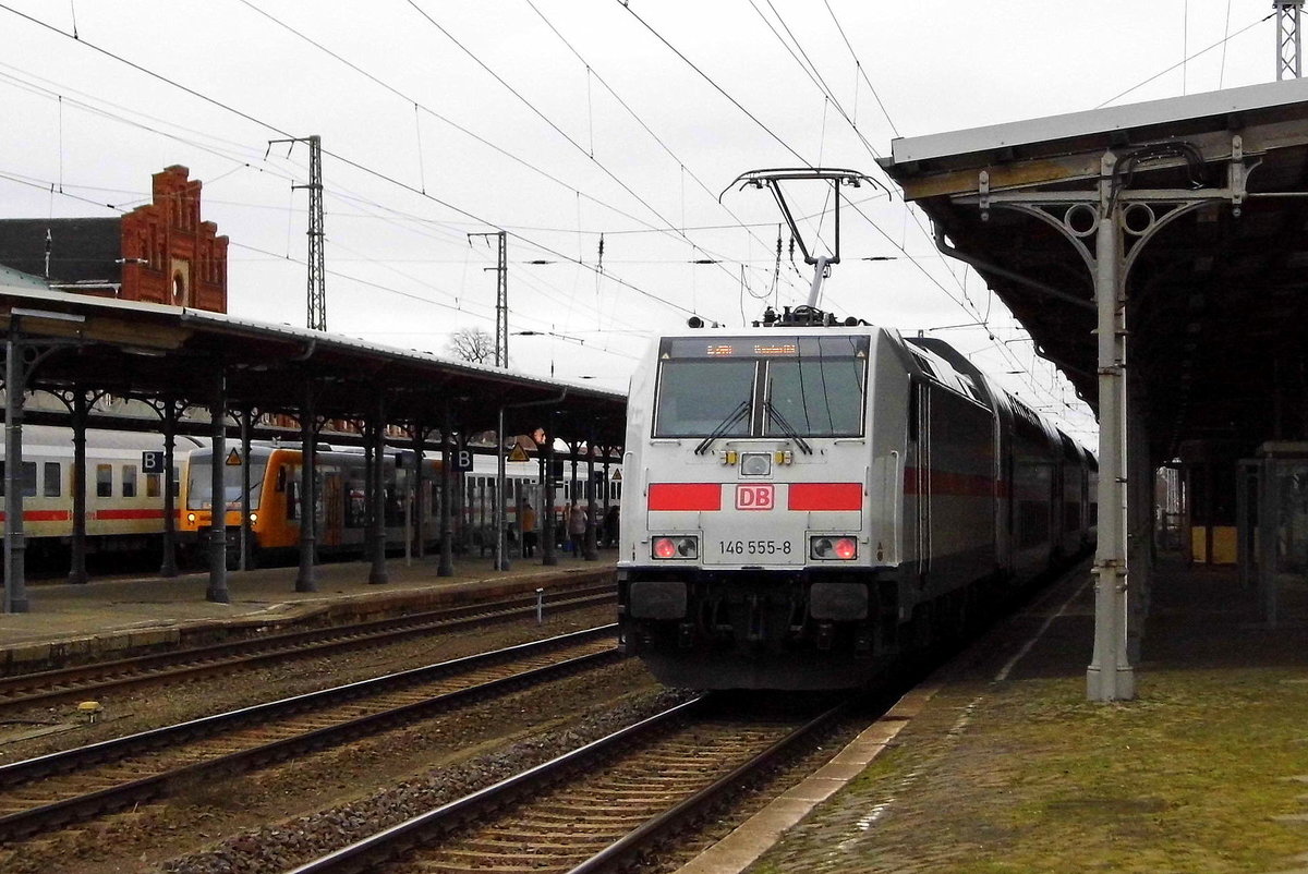Am 07.03.2017 kam die 146 555-8 von DB Fernverkehr aus Richtung Braunschweig nach Stendal und fuhr weiter in Richtung Magdeburg .