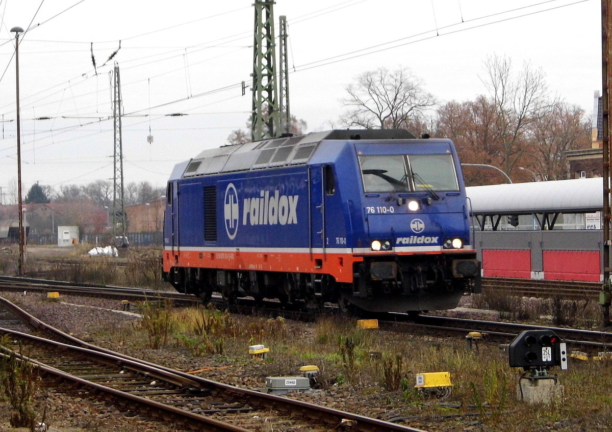 Am 07.12.2016 kam die 076 110-0 von der SETG (Raildox) aus Richtung Niedergörne nach Stendal und fuhr weiter in Richtung Braunschweig .