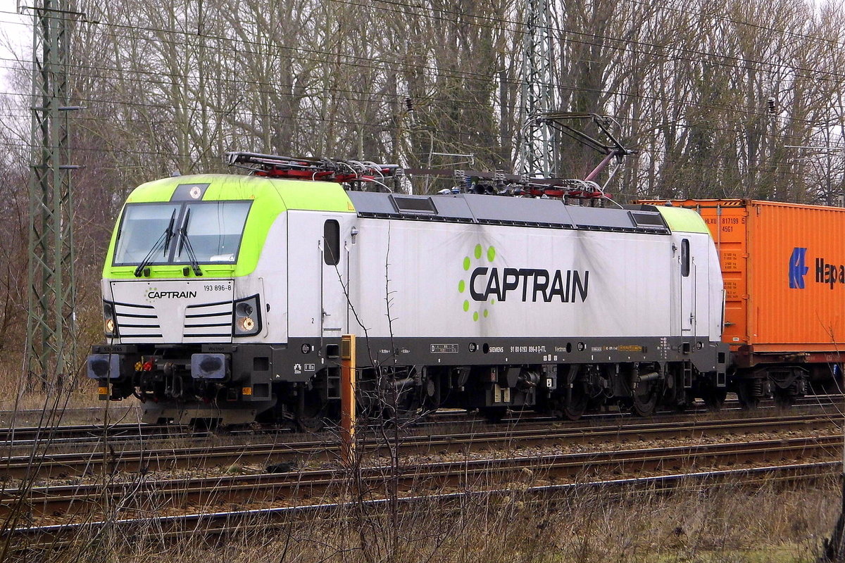 Am 08.03.2017 stand die  193 896-8  von CAPTRAIN in Stendal .