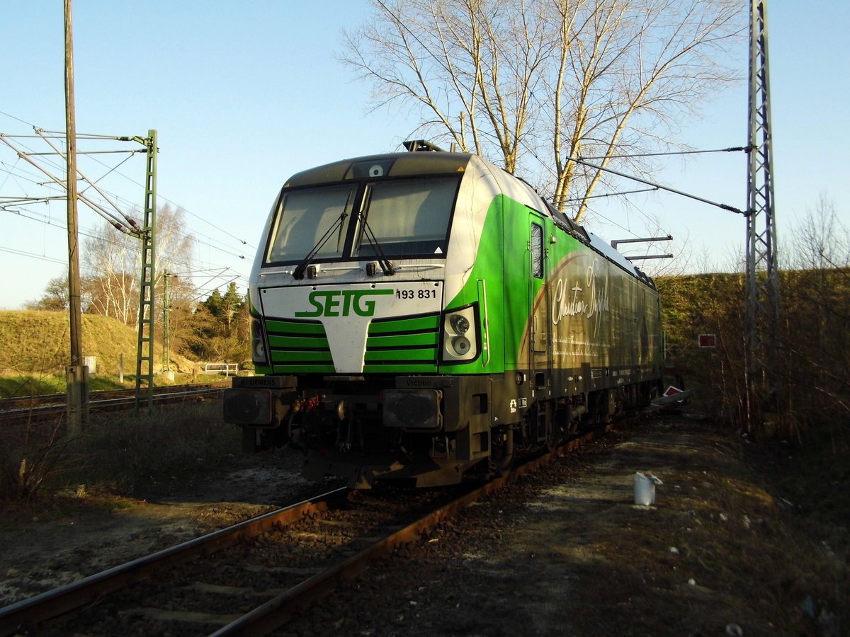 Am 08.04.2016 die 193 831-5 von der SETG (ELL) in Borstel abgestellt .
