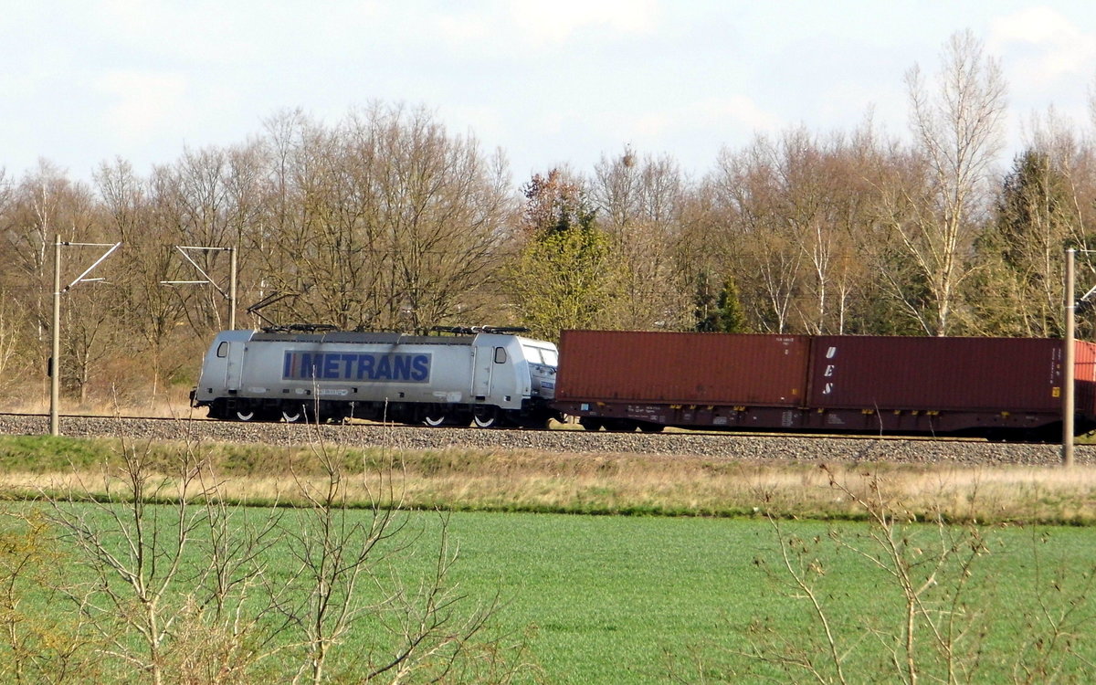 Am 08.04.2016 kam die 386 013-7 von METRANS  aus Richtung Stendal und fuhr weiter in Richtung Wittenberge .