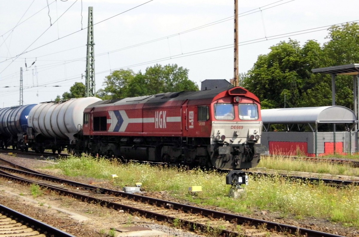Am 08.08.2015 kam die  DE 669 (266 069-4) von der HGK aus Richtung Berlin nach Stendal und fuhr weiter in Richtung Salzwedel .