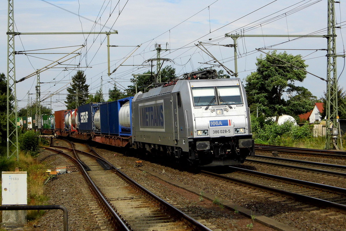 Am 08.08.2017 kam die  386 028-5 von METRANS aus Richtung Braunschweig nach Niederndodeleben und fuhr weiter in Richtung Magdeburg .