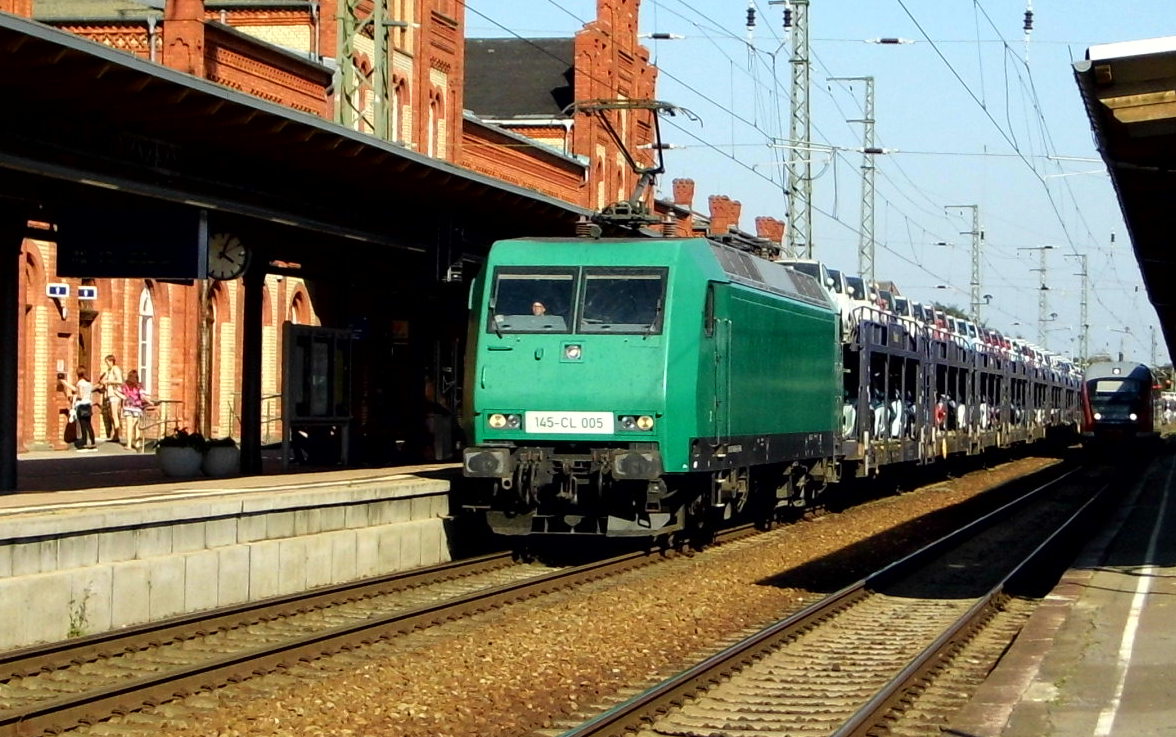 Am 08.09.2016 kam die 145-CL 005   aus Richtung Berlin nach Stendal und fuhr weiter in Richtung Hannover.
