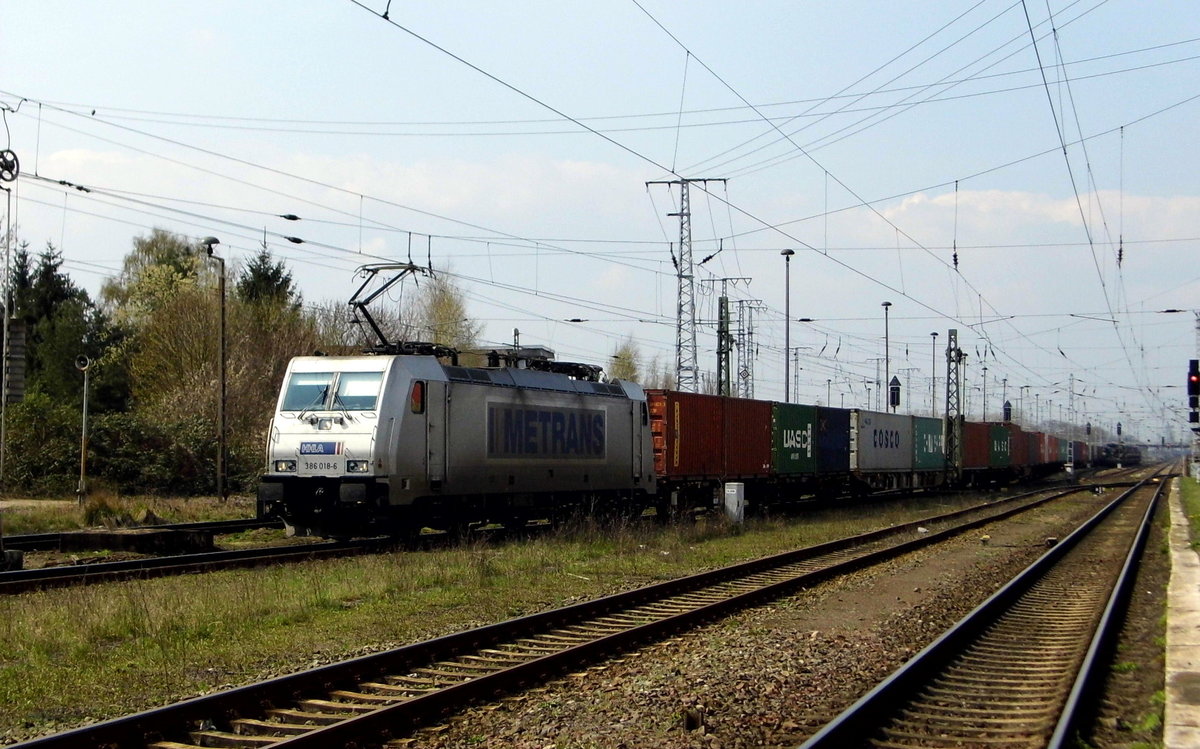 Am 09.04.2016 kam die 386 018-6 von METRANS aus Richtung Salzwedel nach Stendal und fuhr weiter in Richtung Magdeburg .