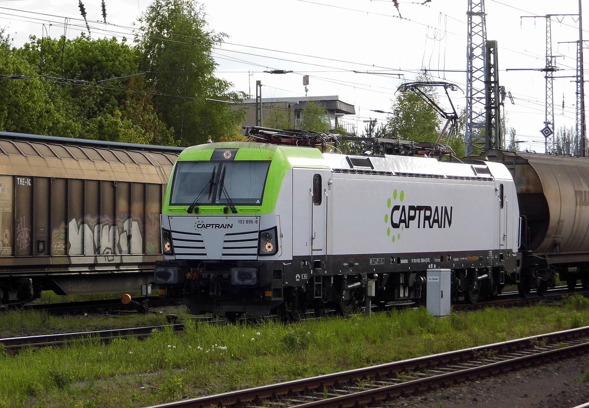 Am 09.05.2017 kam die  193 896-8 von CAPTRAIN aus Richtung Salzwedel nach Stendal und fuhr weiter in Richtung Magdeburg .