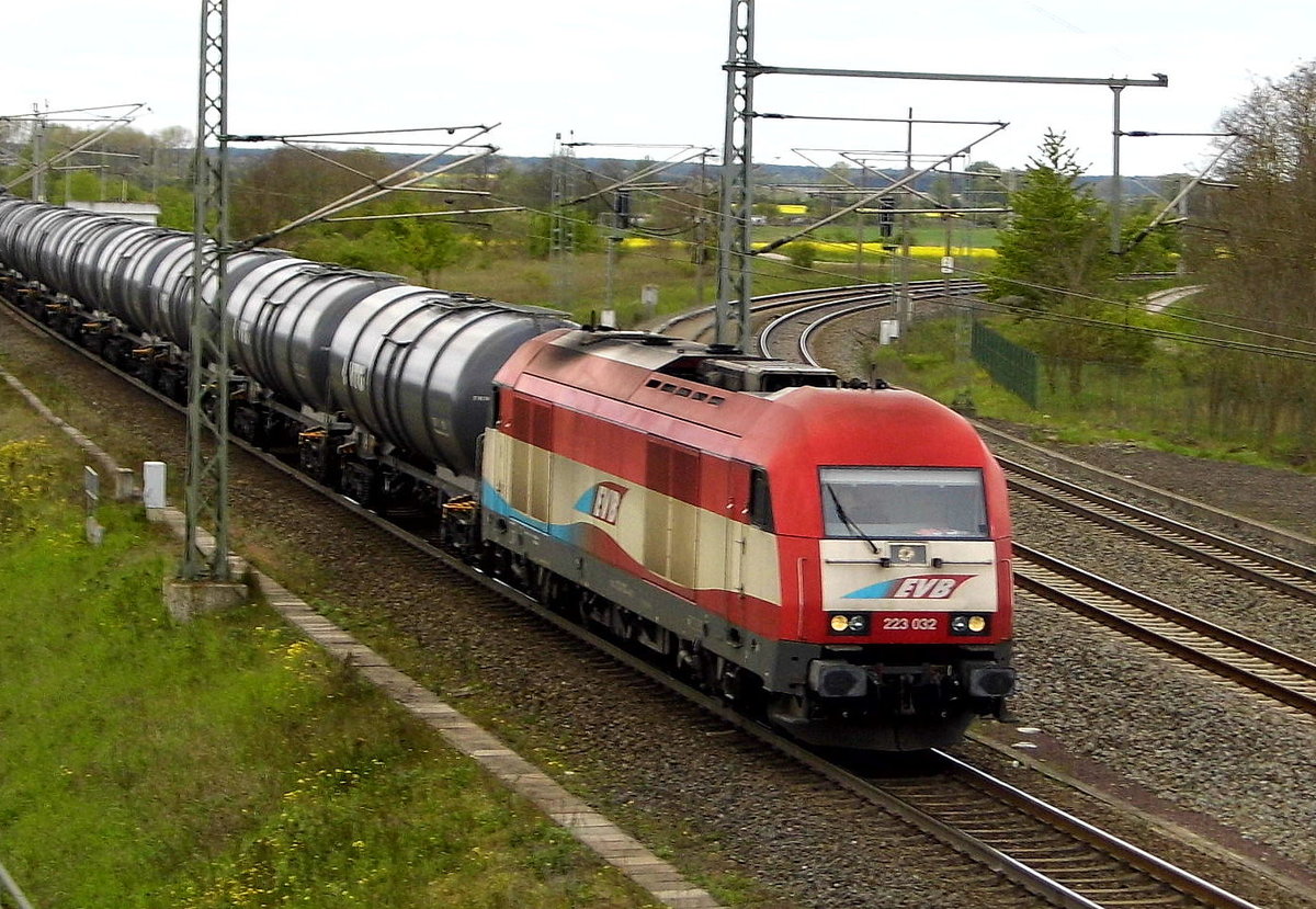 Am 09.05.2017 kam die 223 032-4 von der  EVB - Eisenbahnen und Verkehrsbetriebe Elbe-Weser GmbH, aus Richtung Salzwedel nach Stendal .