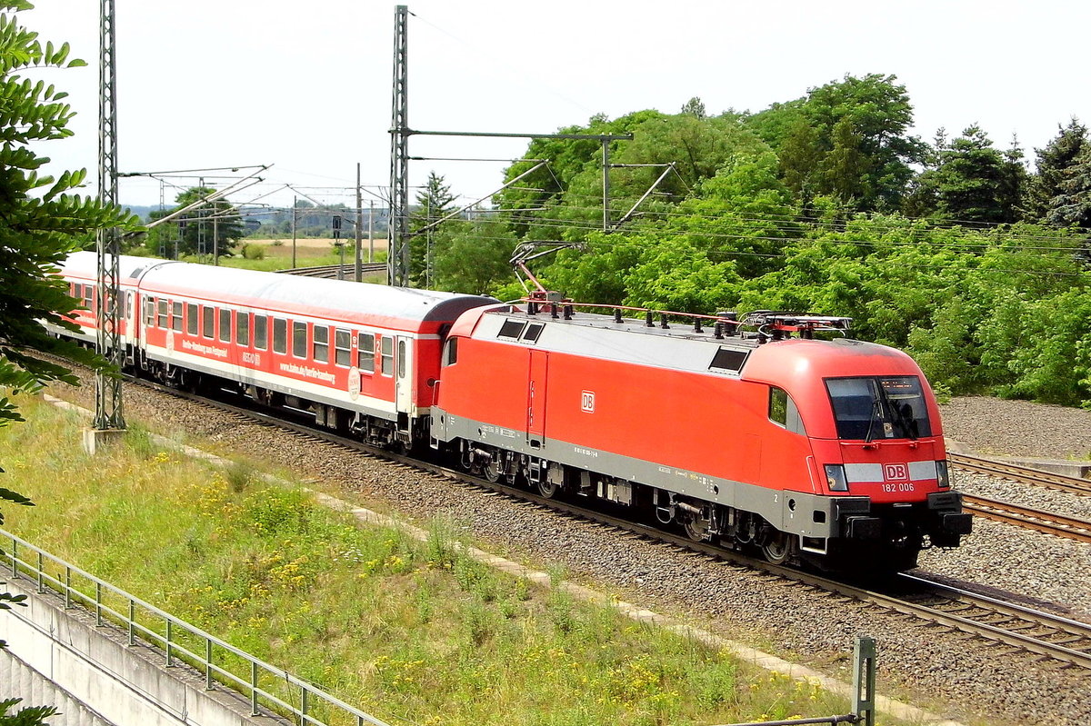 Am 09.07.2017 kam die 182 006 aus Richtung Salzwedel und fuhr nach Stendal . 