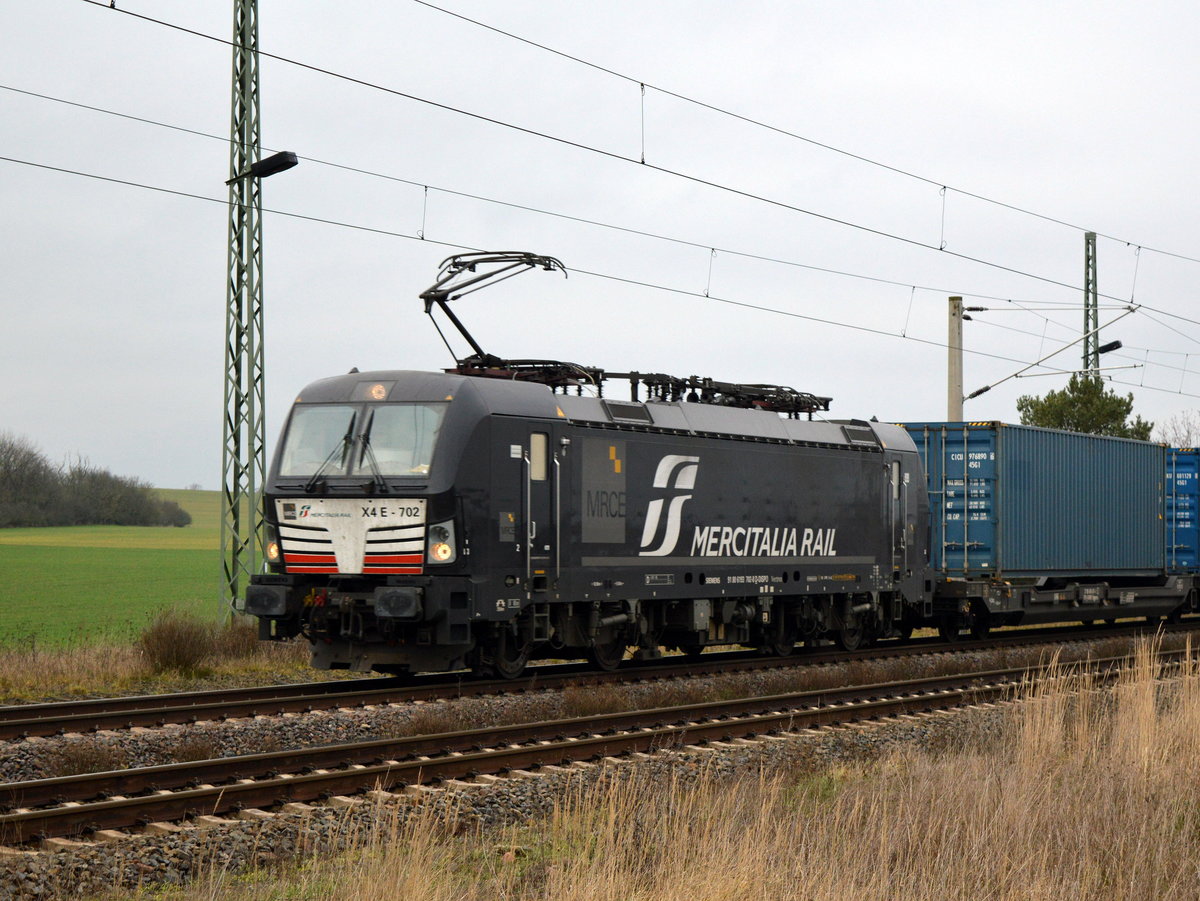 Am 10.01.2021 kam die  193 702-8 von der  Mercitalia Rail S.r.l. (MRCE) aus der Richtung Stendal nach Demker und fuhr weiter in Richtung Magdeburg .