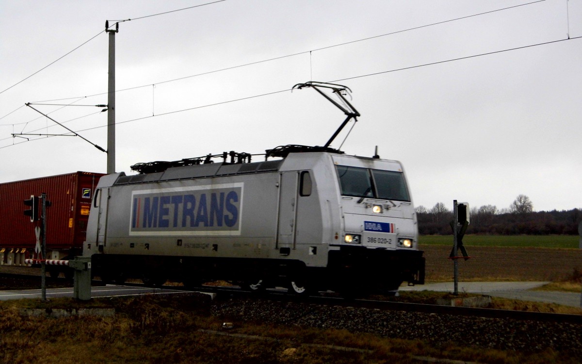 Am 10.02.2016 kam die 386 020-2 von METRANS aus Richtung Salzwedel und fuhr weiter in Richtung Stendal .