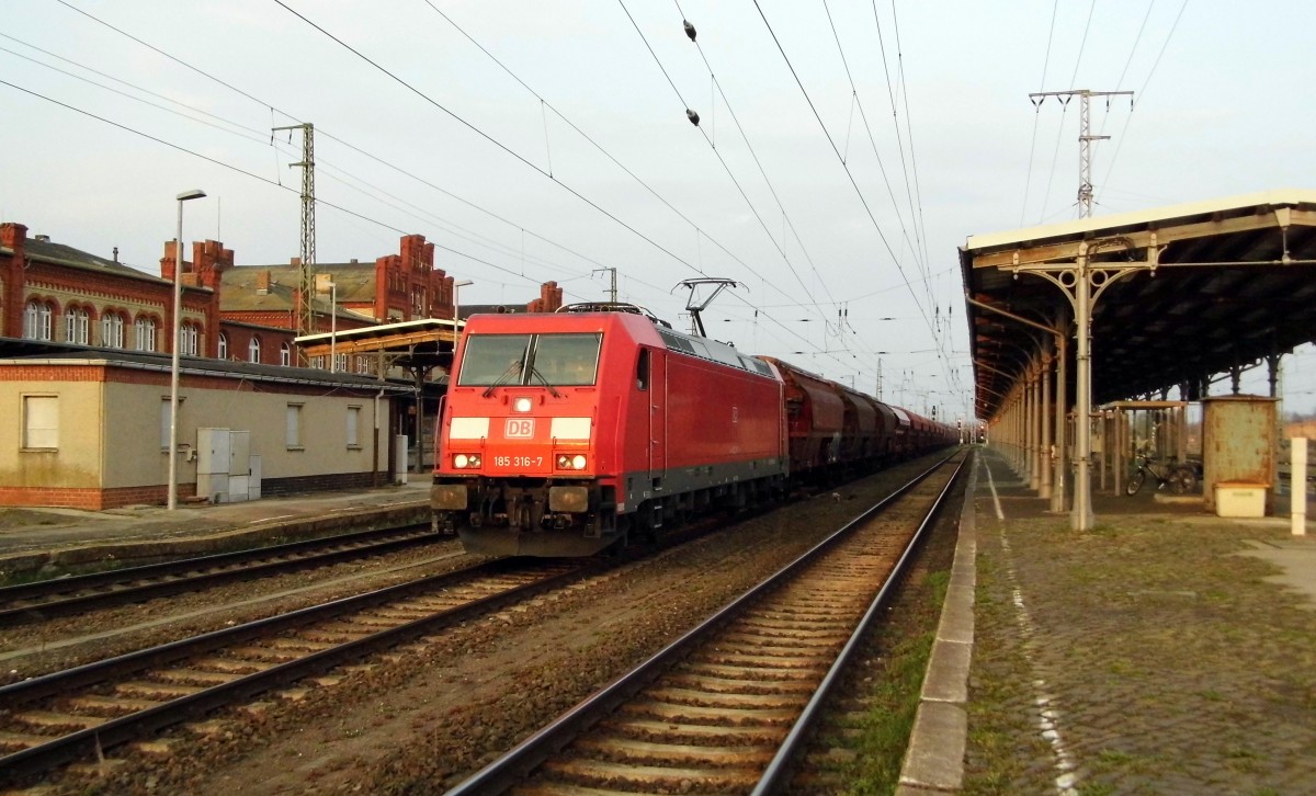 Am 10.04.2015 kam die 185 316-7 von der DB aus Richtung Magdeburg nach Stendal und fuhr weiter in Richtung Wittenberge .