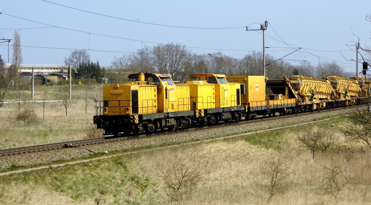 Am 10.04.2015 kamen die 293 011-3 und die 293 010-5  von der Bahnbau Gruppe aus Richtung Stendal und fuhr weiter in Richtung Salzwedel .