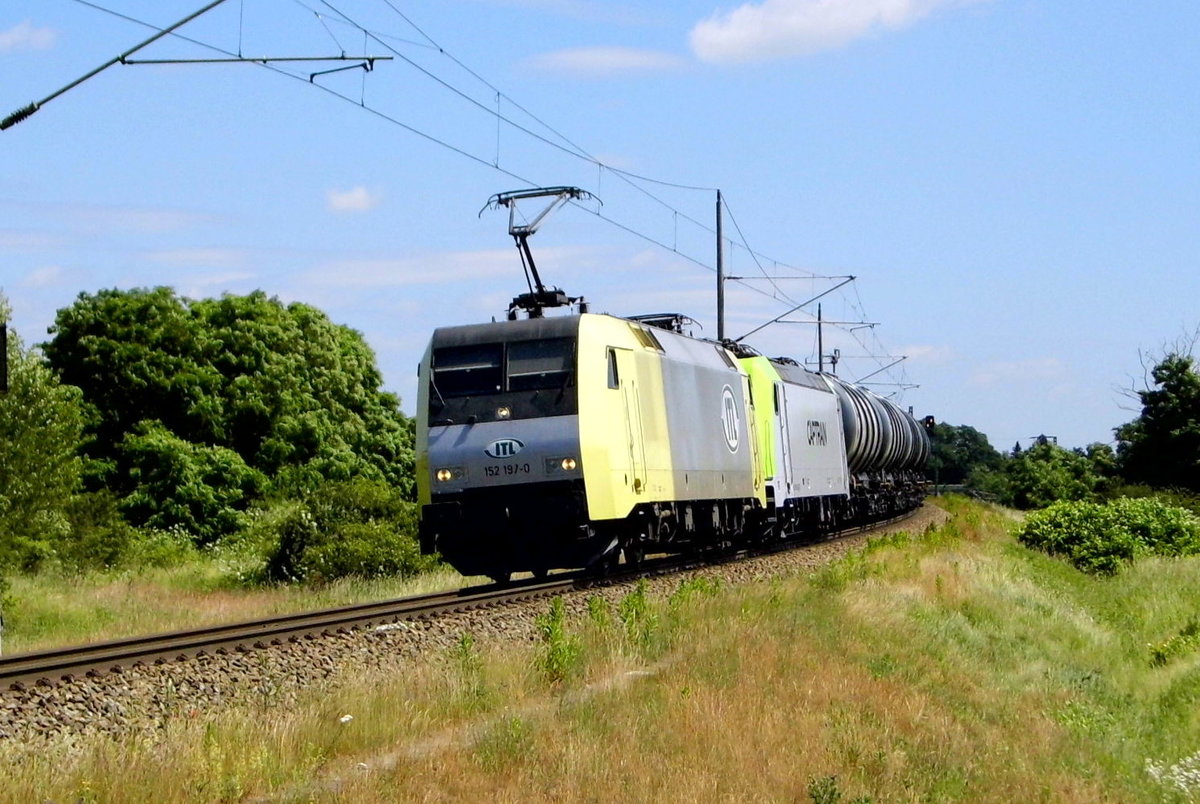 Am 10.06.2016 kamen die 152  197-0  und die  185 580-8   von der ITL aus Richtung Stendal und fuhr weiter in Richtung Salzwedel .