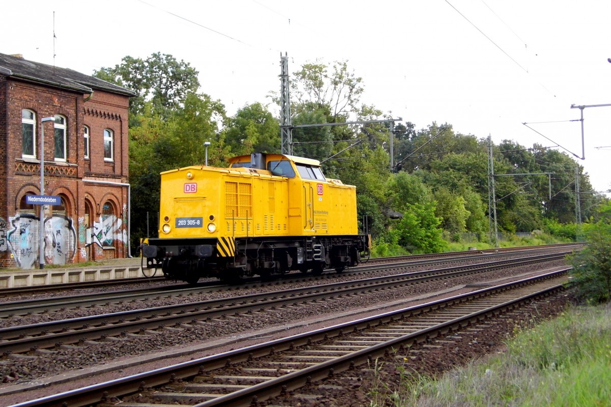 Am 10.09.2015 kam die 203 305-8 von der DB aus Richtung Magdeburg nach Niederndodeleben und fuhr weiter in Richtung Braunschweig .