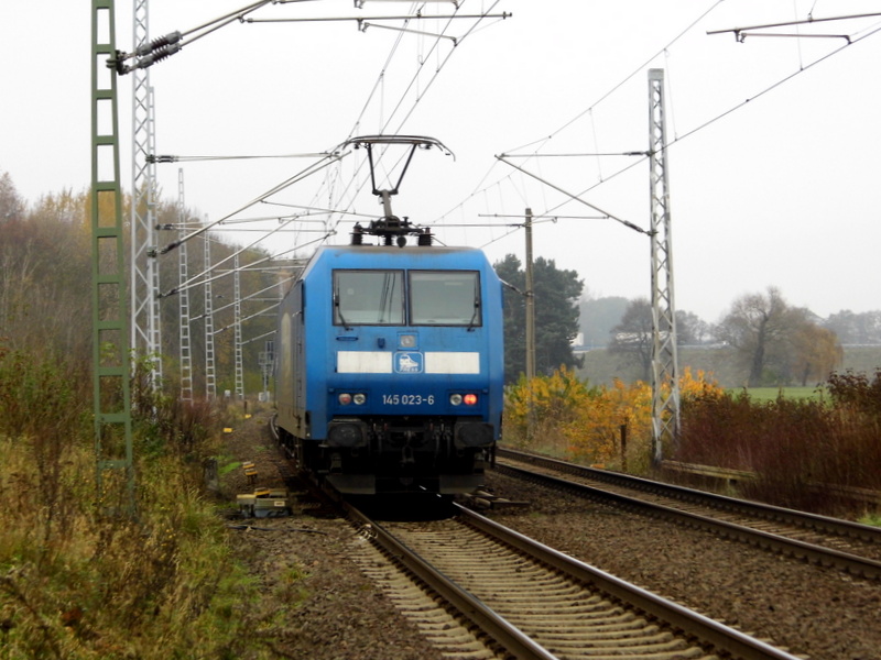 Am 10.11.2014 Rangierfahrt von der 145 023-6 von der Press bei Borstel bei Stendal .