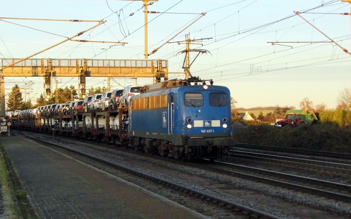 Am 10.12.2015 kam die 140 037-1 von der Press aus Richtung Braunschweig nach Niederndodeleben und fuhr weiter in Richtung Magdeburg .