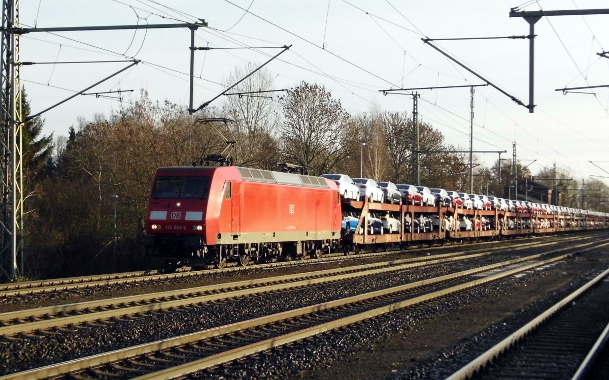 Am 10.12.2015 kam die 145 053-5 von DB Schenker aus Richtung Magdeburg nach Niederndodeleben und fuhr weiter in Richtung Braunschweig .