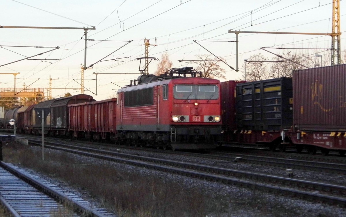 Am 10.12.2015 kam die 155 151-4 von DB Schenker aus Richtung  Braunschweig nach Niederndodeleben und fuhr weiter in Richtung Magdeburg .