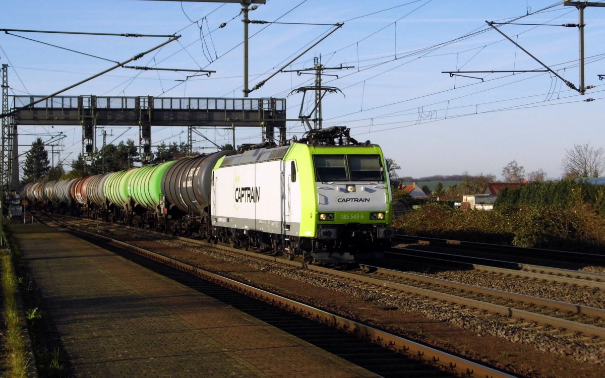 Am 10.12.2015 kam die 185 543-6 von der  Captrain (ITL) aus Richtung Braunschweig nach Niederndodeleben und fuhr weiter in Richtung Magdeburg .