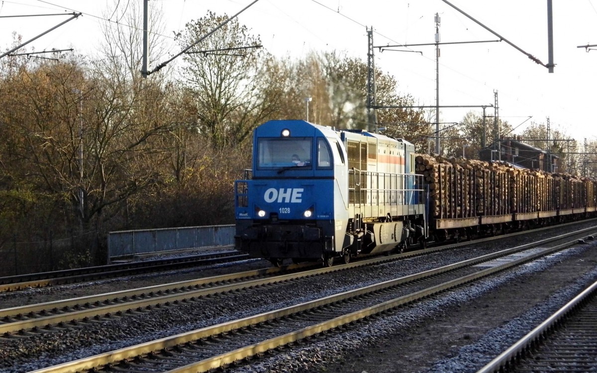 Am 10.12.2015 kam die 273 001-8 von der OHE Cargo  aus Richtung Magdeburg nach Niederndodeleben und fuhr weiter in Richtung Braunschweig .