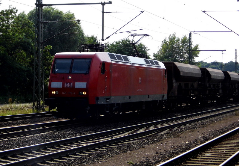 Am 1.08.2014 kam die 145 015-4 von der DB aus Richtung Braunschweig nach Niederndodeleben und fuhr weiter in Richtung Magdeburg .